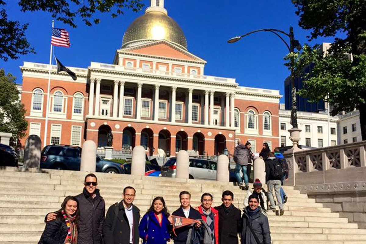 9 / 9 - Alumnos de Derecho visitan la Universidad de Harvard y el MIT 9 / 9 - Alumnos de Derecho visitan la Universidad de Harvard y el MIT