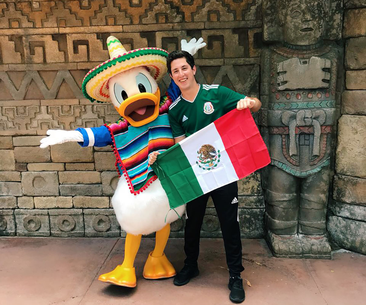 1 / 5 - Alumno de Negocios Internacionales participa en ICP Disney 2018 1 / 5 - Alumno de Negocios Internacionales participa en ICP Disney 2018