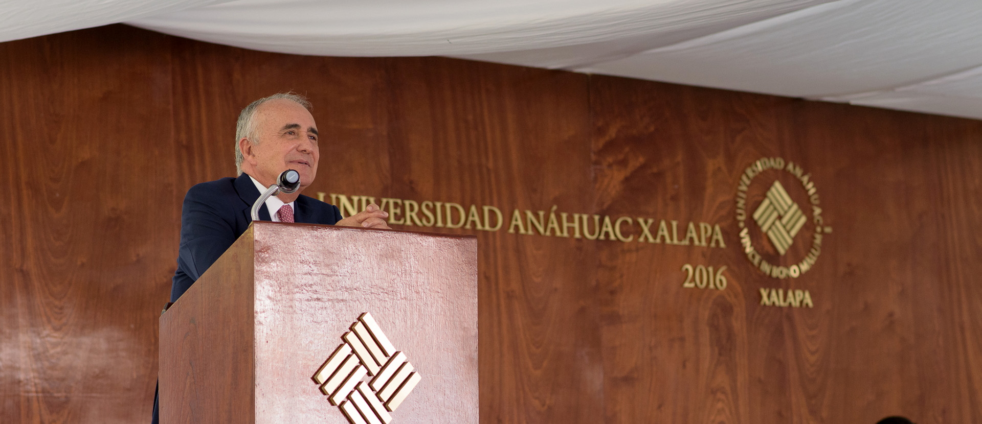 Pedro Ferriz de Con imparte conferencia en la Anáhuac Xalapa