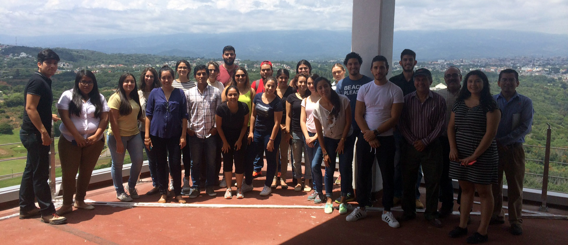 Visitan alumnos de Arquitectura edificación de Torre JV