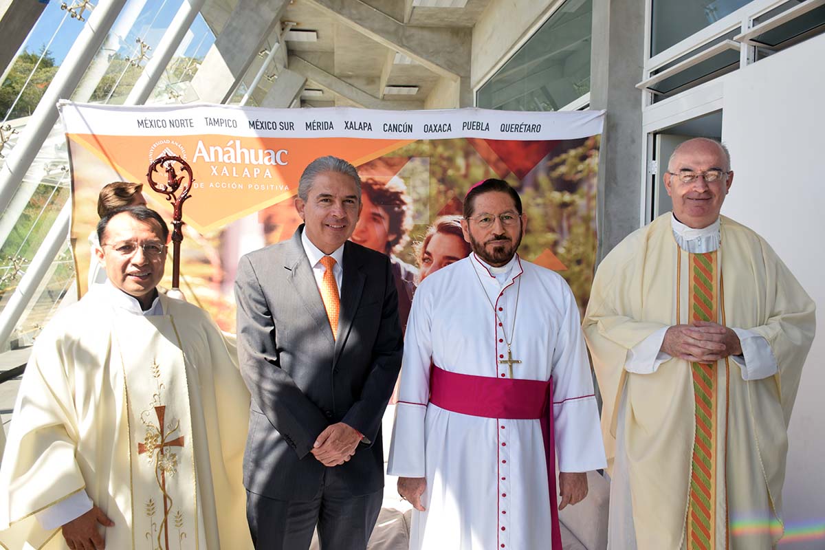 6 / 8 - P. Juan Beristaín, Dr. Luis Linares, Monseñor Hipólito Reyes Larios y P. Javier Molina