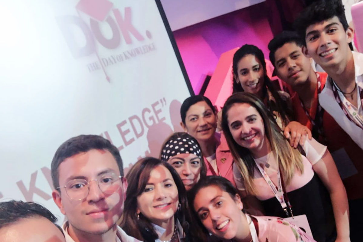 2 / 3 - Los alumnos disfrutaron del gran ambiente en DOK. 2 / 3 - Los alumnos disfrutaron del gran ambiente en DOK.