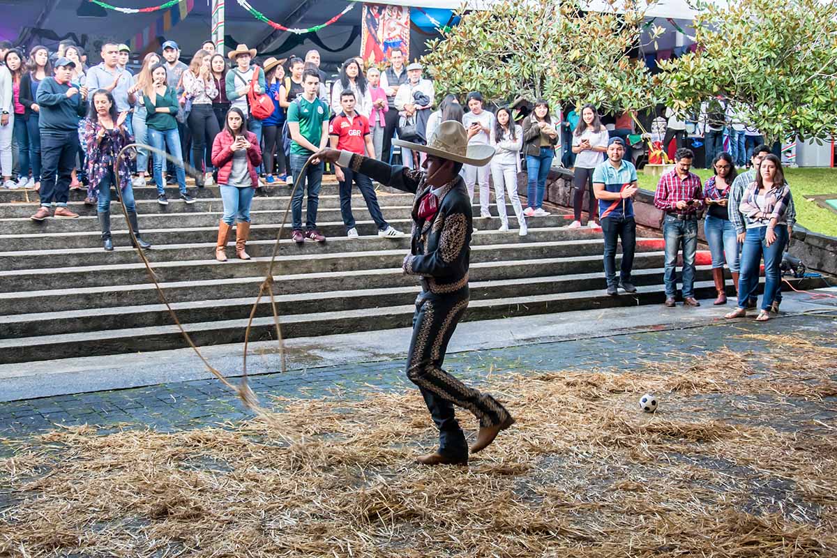 5 / 18 - Exhibición de charrería.