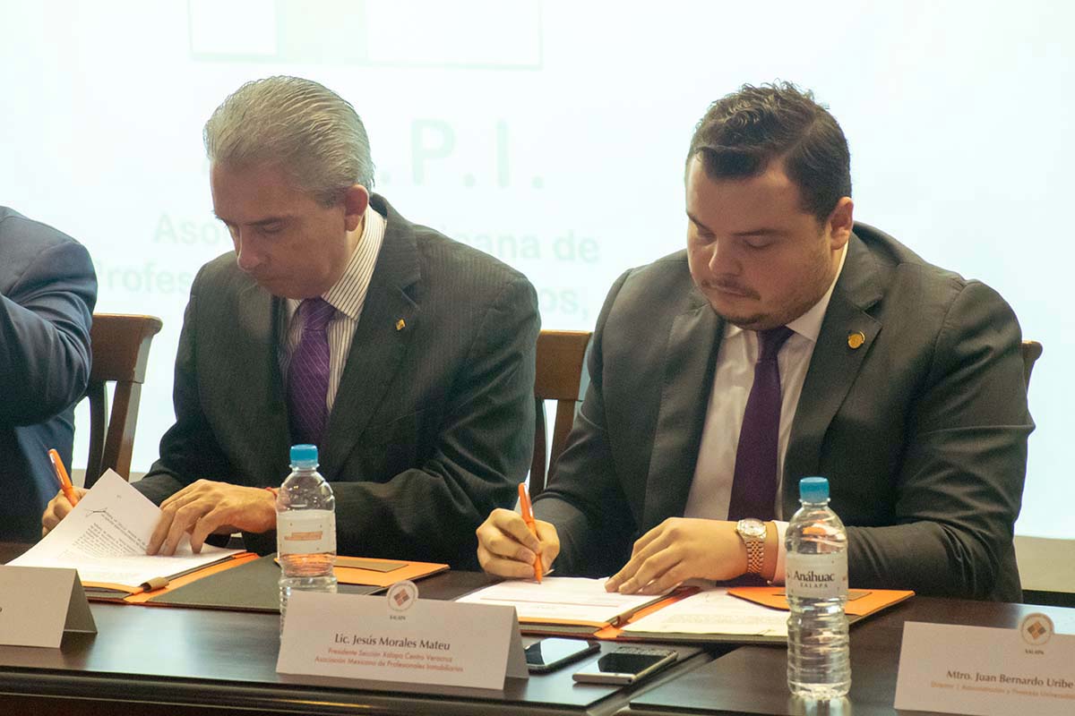6 / 7 - Firma del convenio.