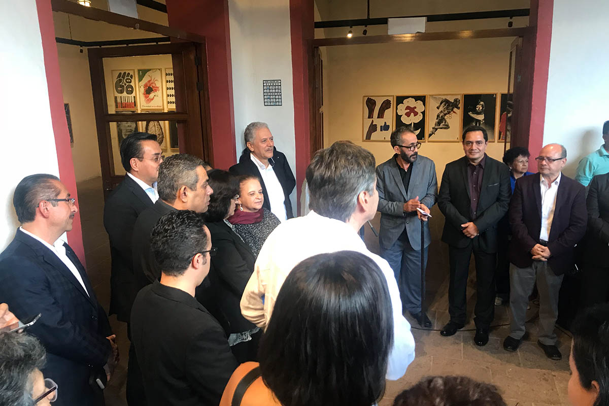 2 / 5 - Asistentes a la inauguración de la exposición. 2 / 5 - Asistentes a la inauguración de la exposición.