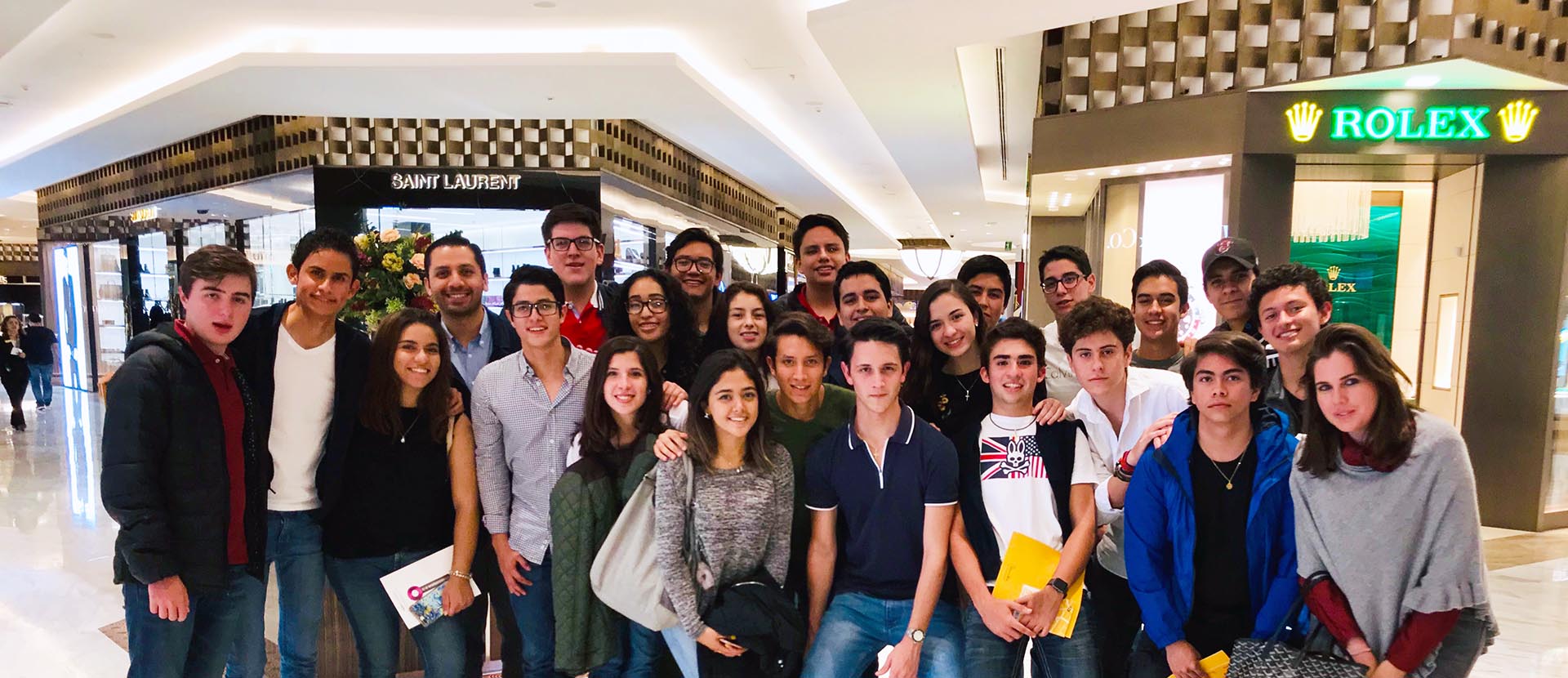 Alumnos del área de Negocios y Administración llevaron a cabo visita académica a El Palacio de