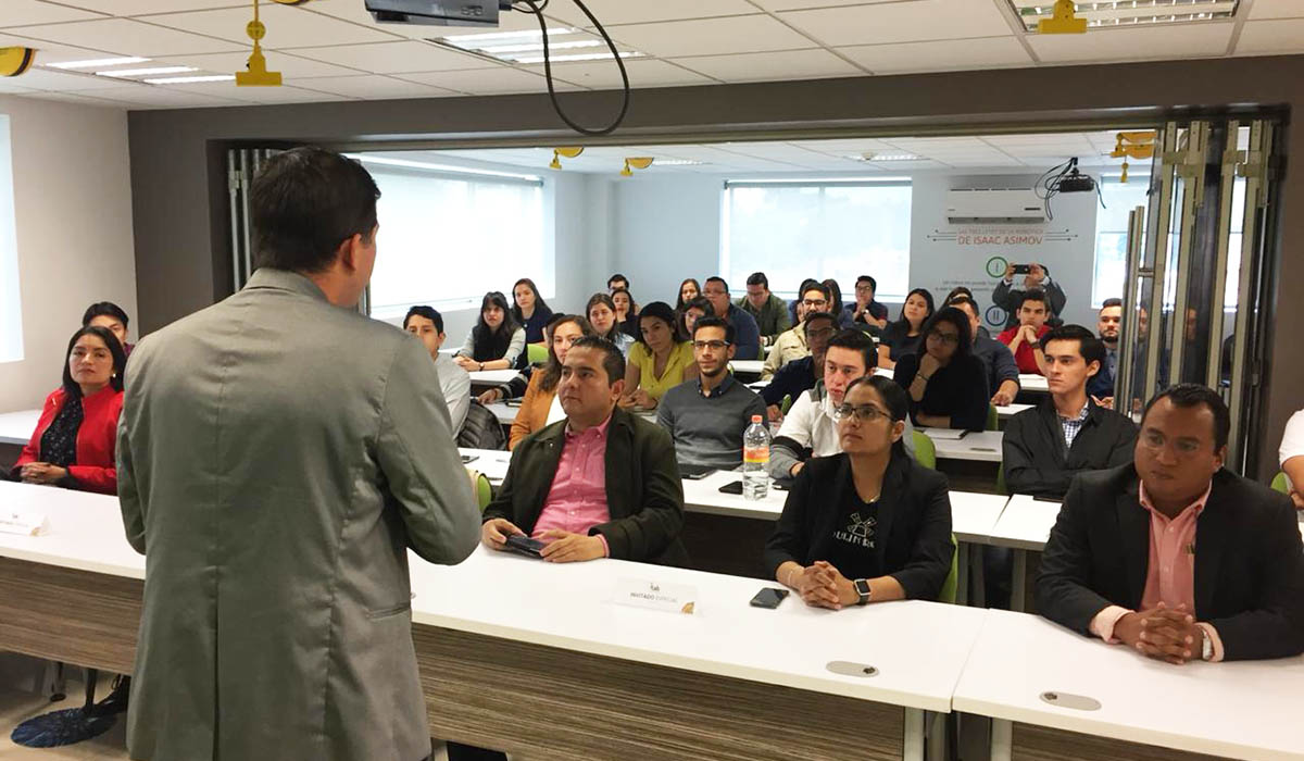 2 / 3 - Capacitaciones en temas específicos de liderazgo y emprendimiento. 2 / 3 - Capacitaciones en temas específicos de liderazgo y emprendimiento.