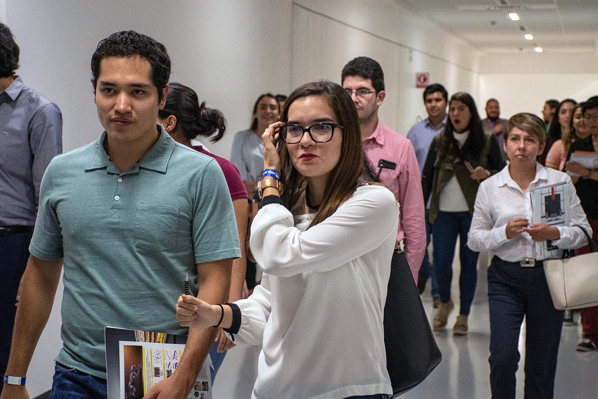 6 / 8 - Profesores y alumnos en el recorrido.