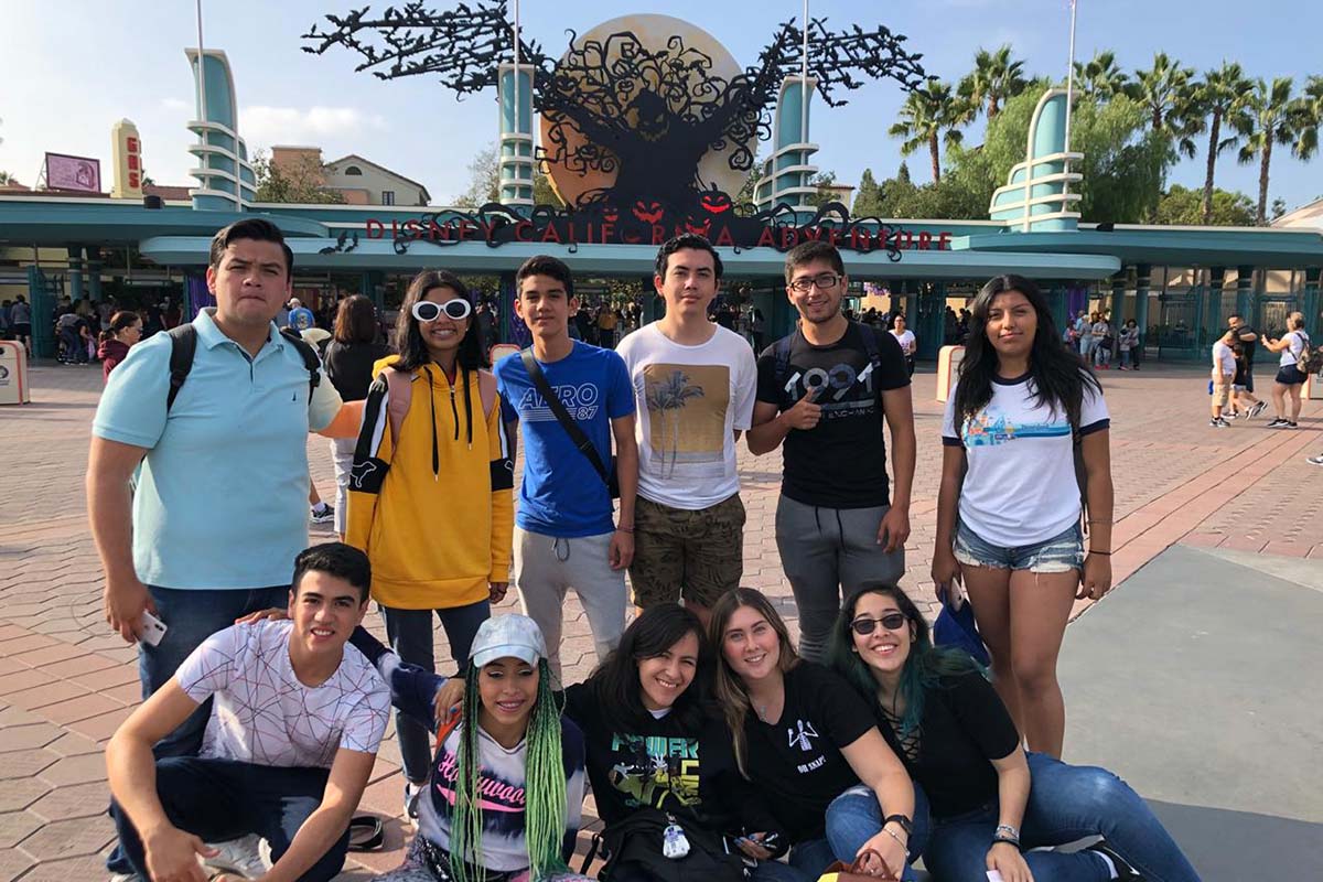 1 / 4 - Visita a Disneyland, Disney California Adventure y Estudios Universal. 1 / 4 - Visita a Disneyland, Disney California Adventure y Estudios Universal.