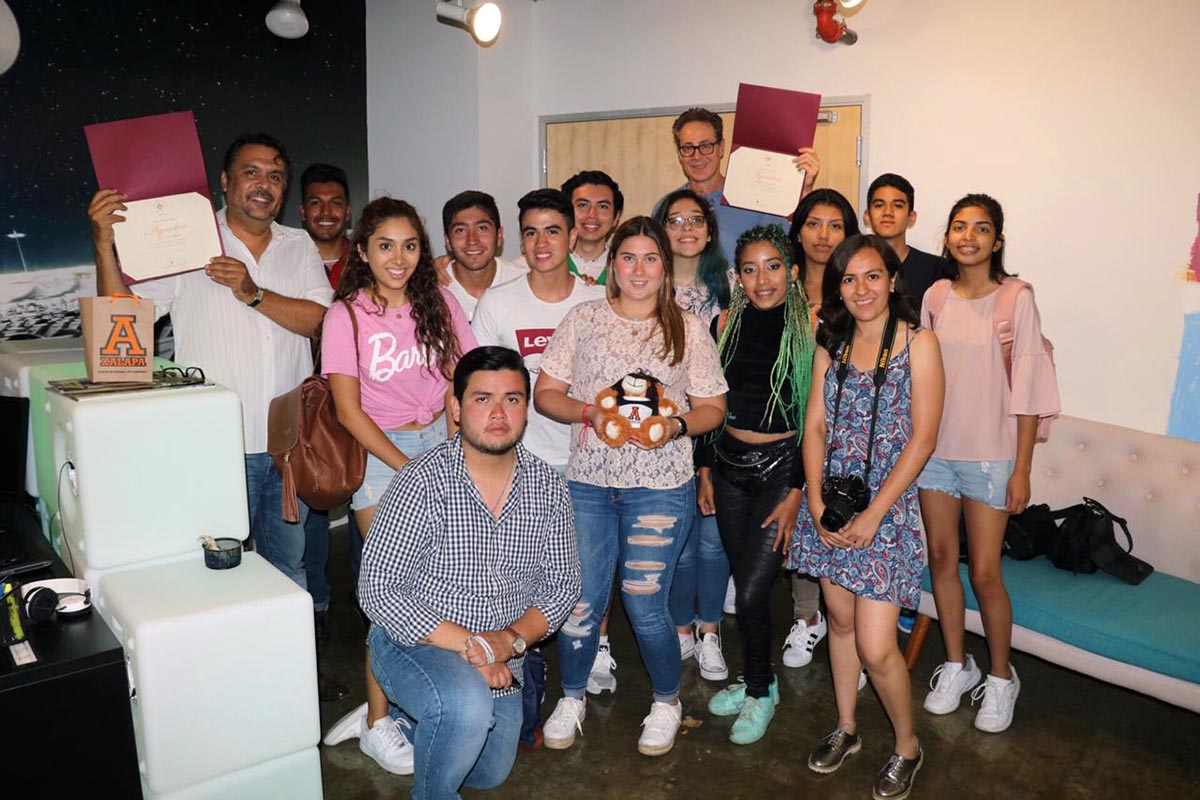 4 / 4 - Plática con Alex Flores, productor y manager de Shortline Entertaiment. 4 / 4 - Plática con Alex Flores, productor y manager de Shortline Entertaiment.