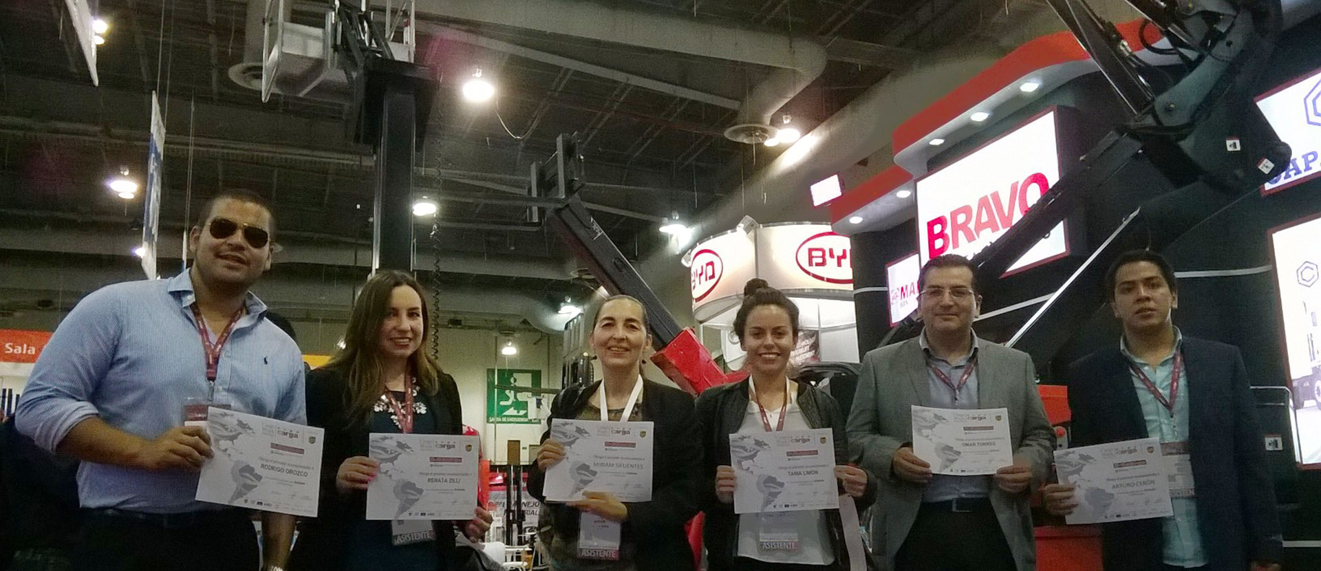 Alumnos de Negocios Internacionales asisten al Cargo Week America 2016