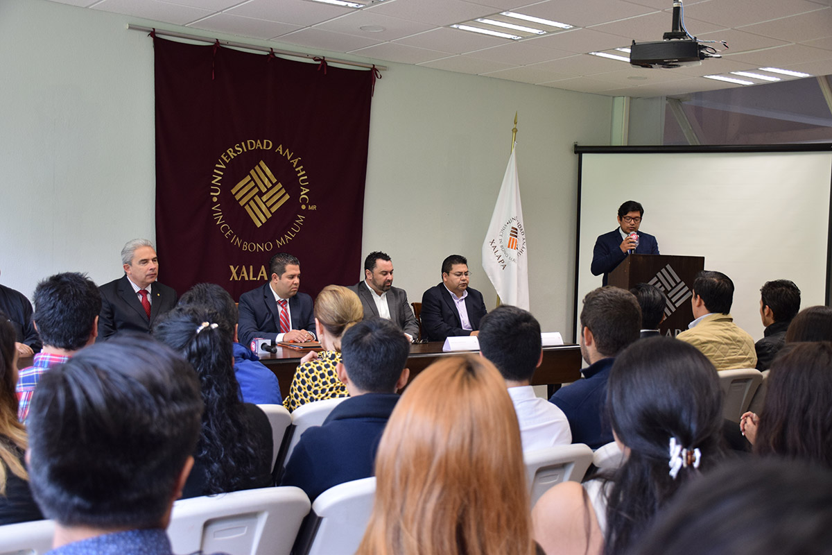 3 / 8 - Firma de convenio con Grupo Avanradio