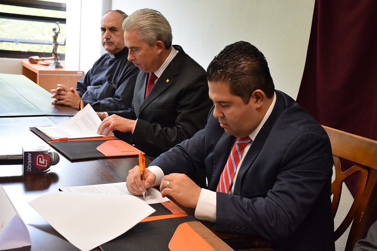 7 / 8 - Firma de convenio con Grupo Avanradio
