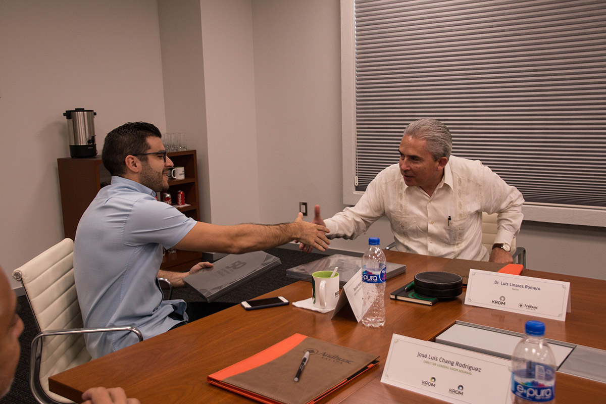 8 / 12 - Firma de convenio de colaboración con KROM 8 / 12 - Firma de convenio de colaboración con KROM