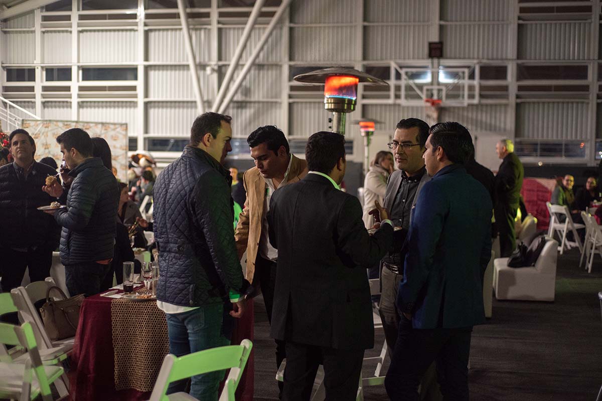 9 / 29 - Brindis Navideño de Egresados 2018 Back to the Beginning