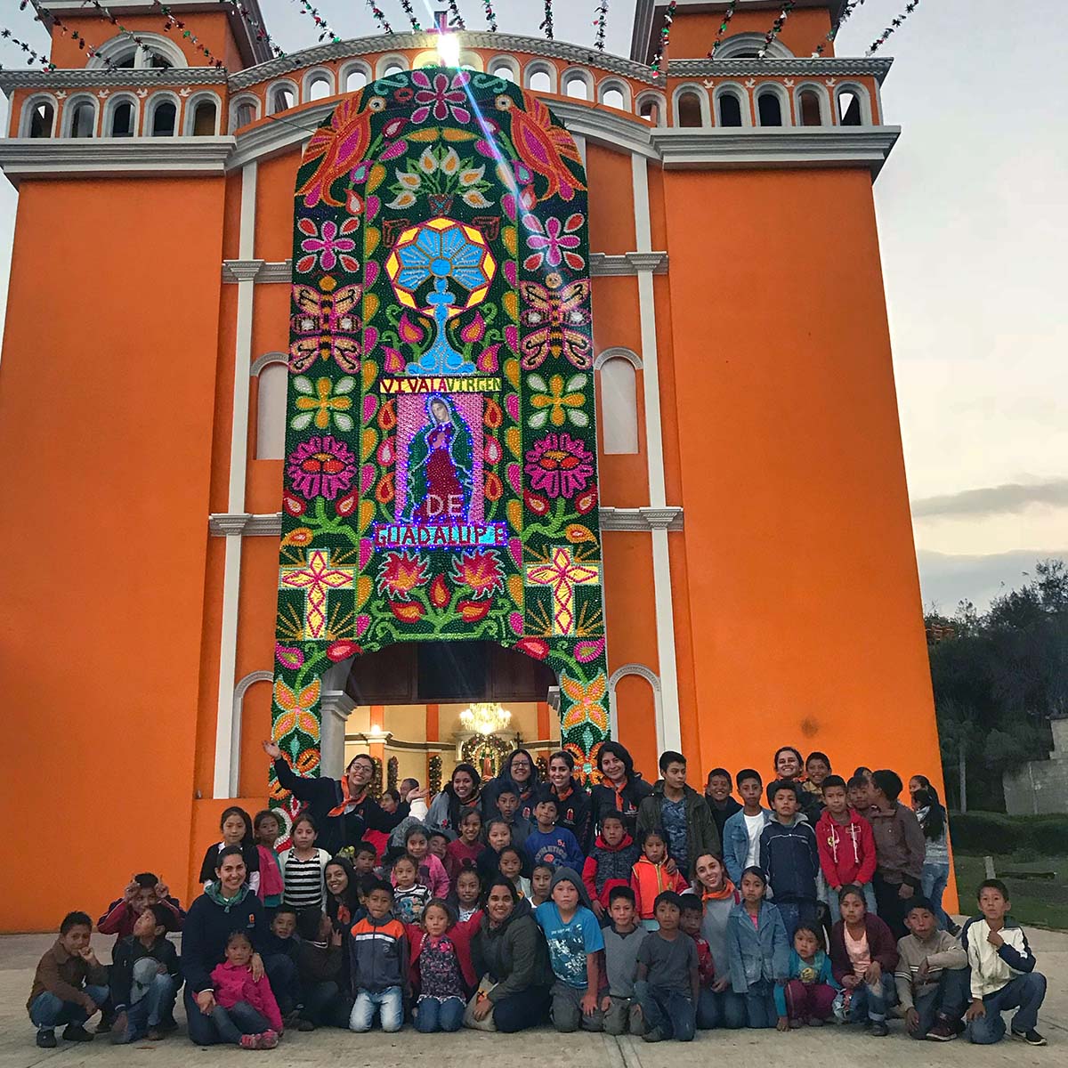 4 / 4 - Actividades de integración comunitaria con niños y adultos.