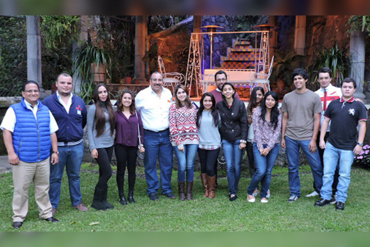 1 / 5 - Alumnos visitan Mole Xiqueño 1 / 5 - Alumnos visitan Mole Xiqueño
