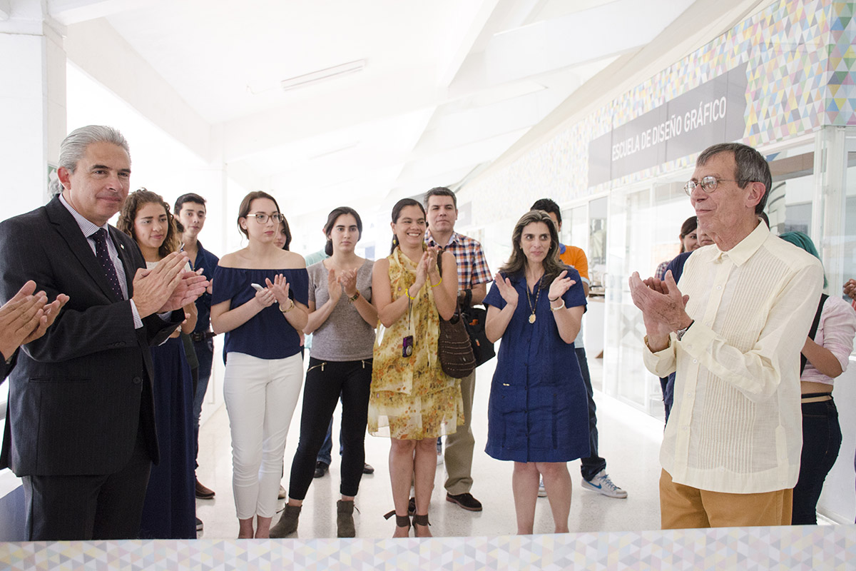 1 / 4 - Expo de Carteles de Ñiko: El libro de las Preguntas 1 / 4 - Expo de Carteles de Ñiko: El libro de las Preguntas