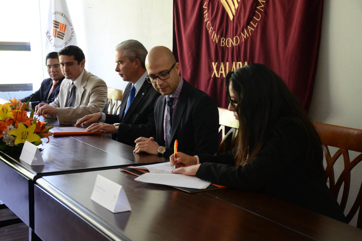 1 / 4 - Firma de convenio con ILAB Veracruz 1 / 4 - Firma de convenio con ILAB Veracruz