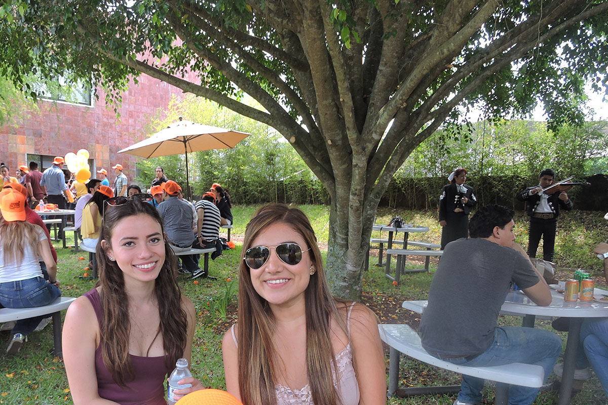 1 / 5 - La Comunidad Universitaria despide a su Generación 2016 1 / 5 - La Comunidad Universitaria despide a su Generación 2016