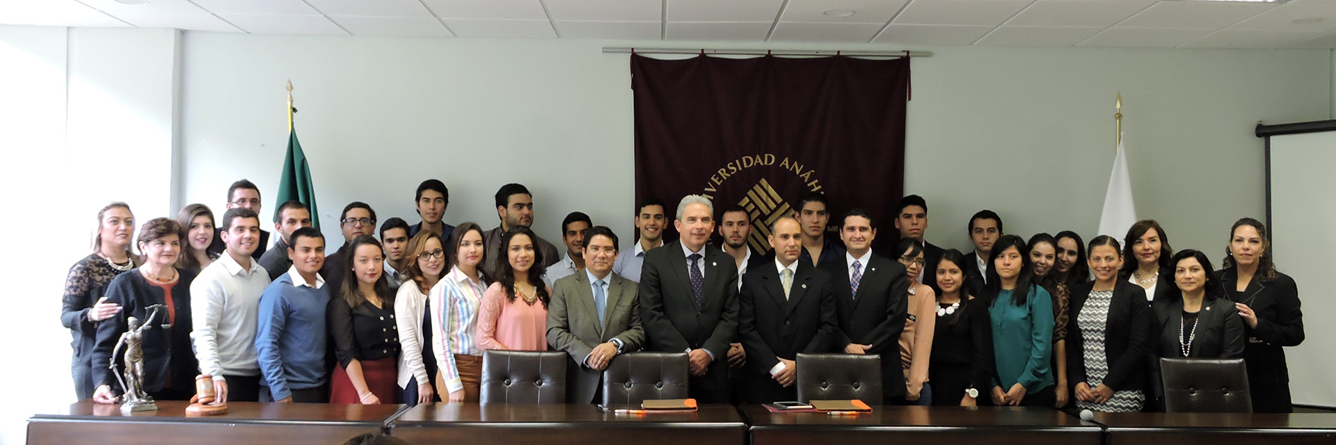 Firman convenio la Anáhuac y el Colegio de Contadores