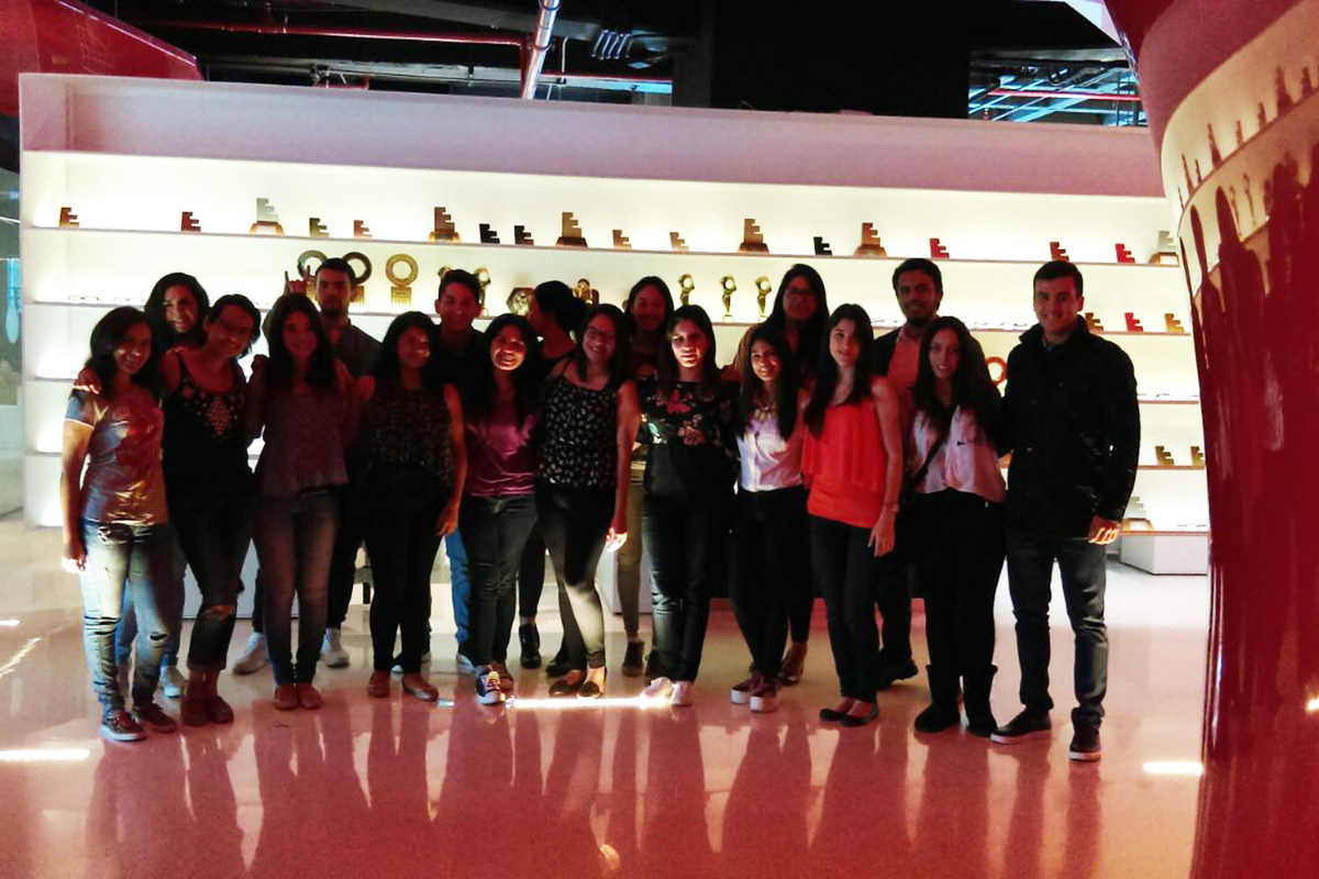 1 / 4 - Visita a la agencia Leo Burnett y al periódico Reforma