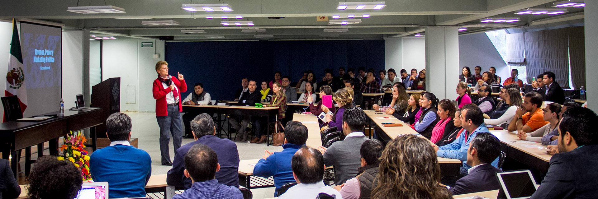 La Mtra. Gisela Rubach imparte conferencia en la Anáhuac