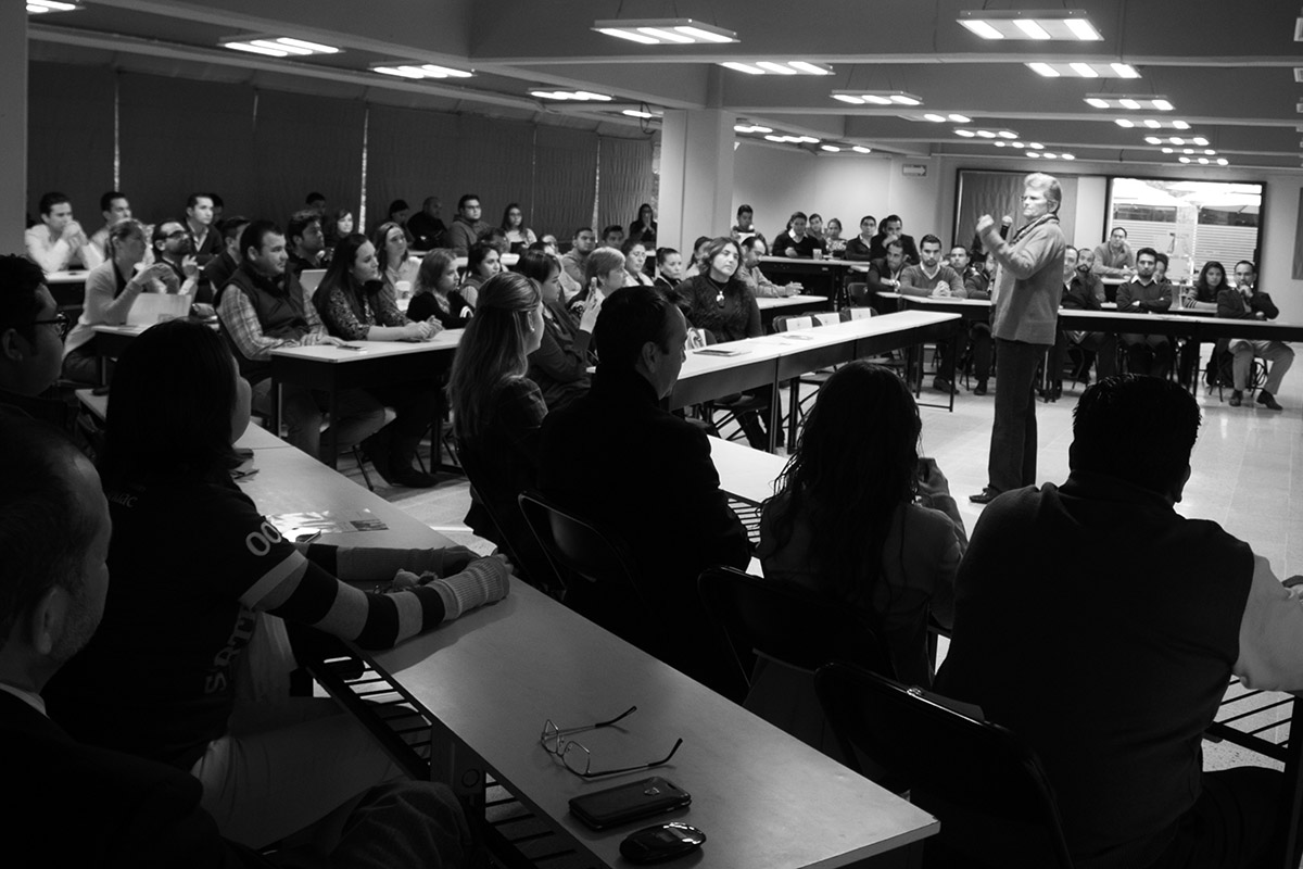 5 / 10 - La Mtra. Gisela Rubach imparte conferencia en la Anáhuac 5 / 10 - La Mtra. Gisela Rubach imparte conferencia en la Anáhuac