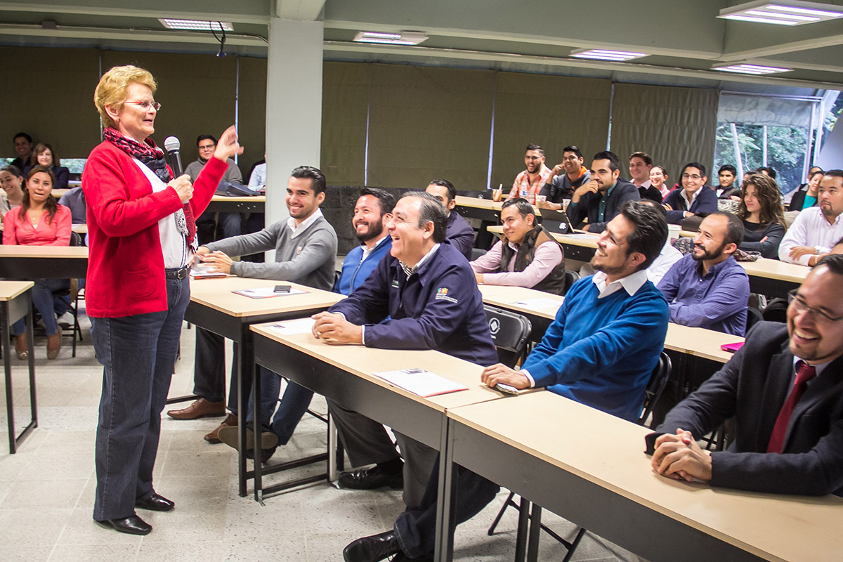 7 / 10 - La Mtra. Gisela Rubach imparte conferencia en la Anáhuac 7 / 10 - La Mtra. Gisela Rubach imparte conferencia en la Anáhuac