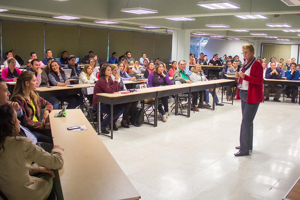 8 / 10 - La Mtra. Gisela Rubach imparte conferencia en la Anáhuac 8 / 10 - La Mtra. Gisela Rubach imparte conferencia en la Anáhuac