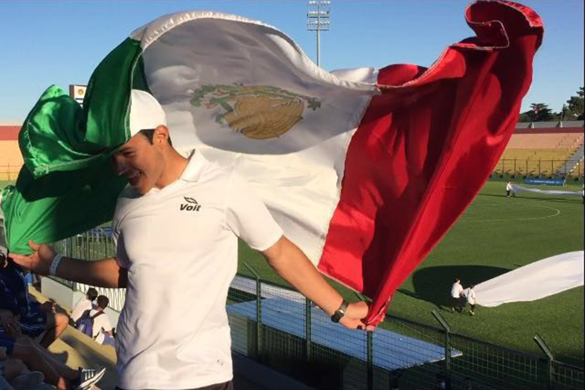 1 / 10 - Alumno de Negocios Internacionales es Seleccionado Nacional 1 / 10 - Alumno de Negocios Internacionales es Seleccionado Nacional