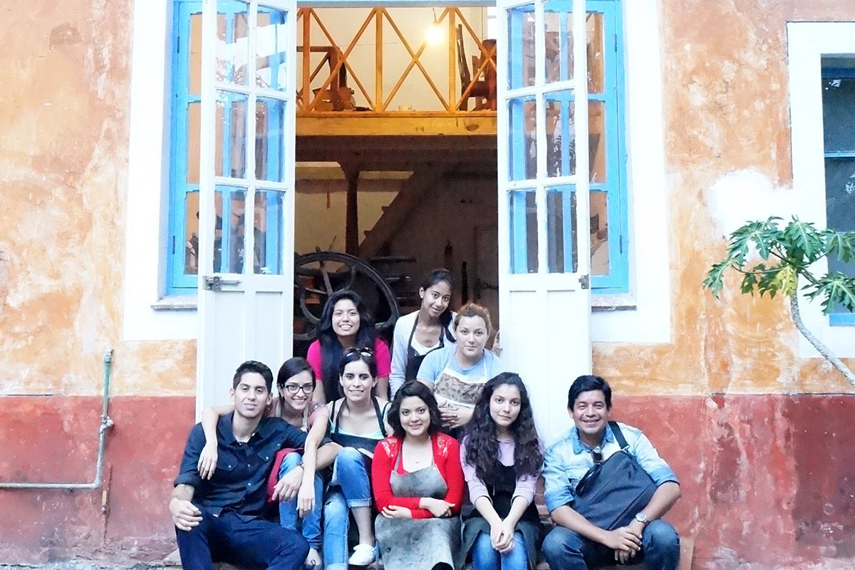 5 / 6 - Alumnos de Diseño Gráfico visitan La Ceiba Gráfica 5 / 6 - Alumnos de Diseño Gráfico visitan La Ceiba Gráfica