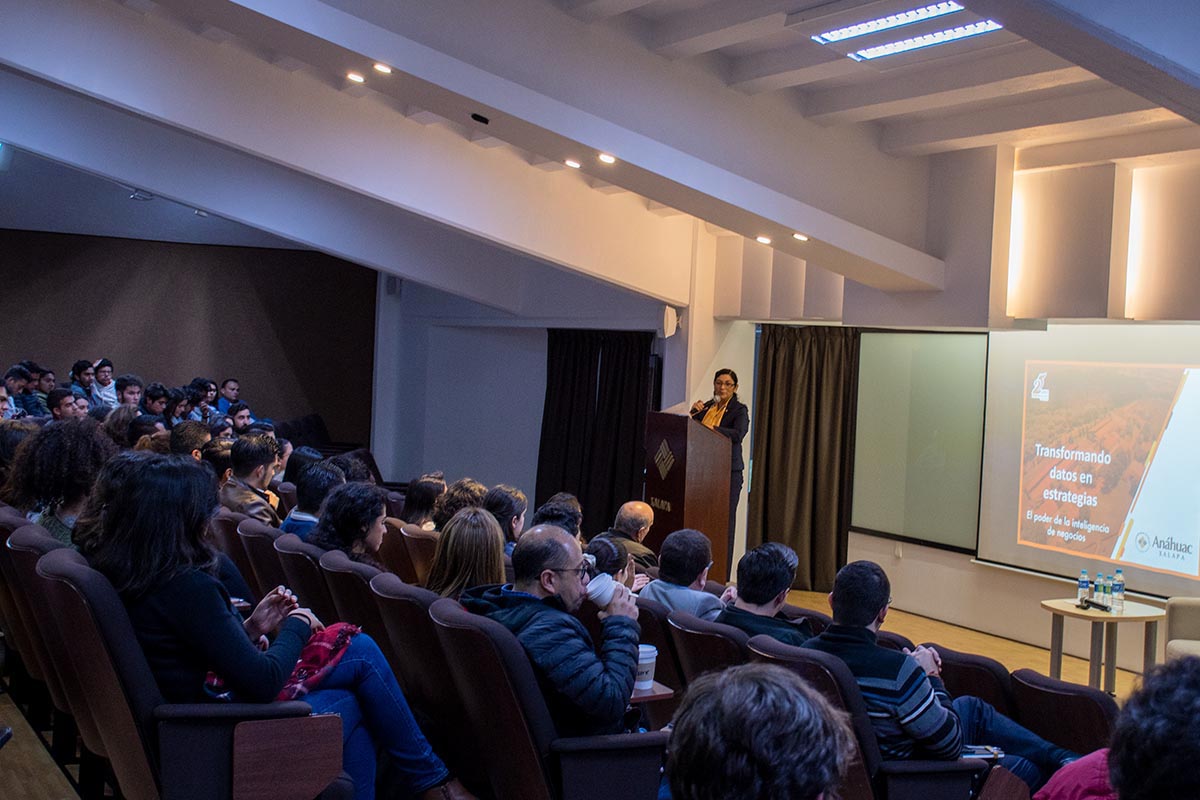 1 / 3 - Transformando Datos en Estrategia: el Poder de la Inteligencia de Negocios 1 / 3 - Transformando Datos en Estrategia: el Poder de la Inteligencia de Negocios