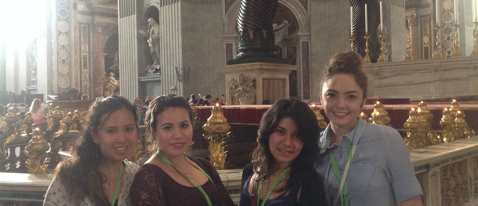Alumnos de Comunicación en viaje de estudios al VISCOM 2014