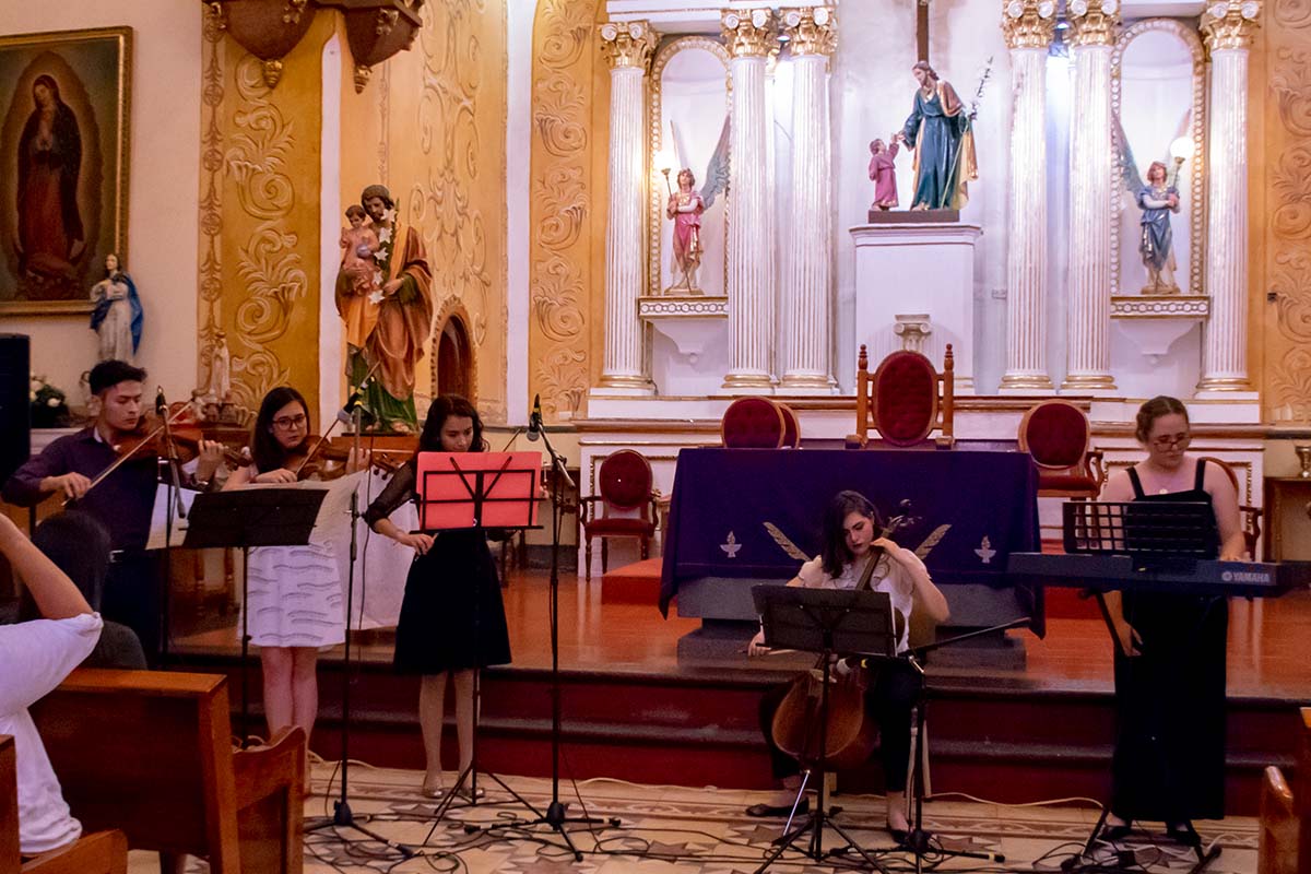 3 / 10 - El talento del Ensamble Clásico Anáhuac hace gala en la Iglesia de San José, la más