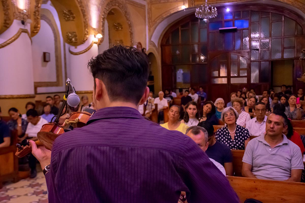 4 / 10 - El talento del Ensamble Clásico Anáhuac hace gala en la Iglesia de San José, la más