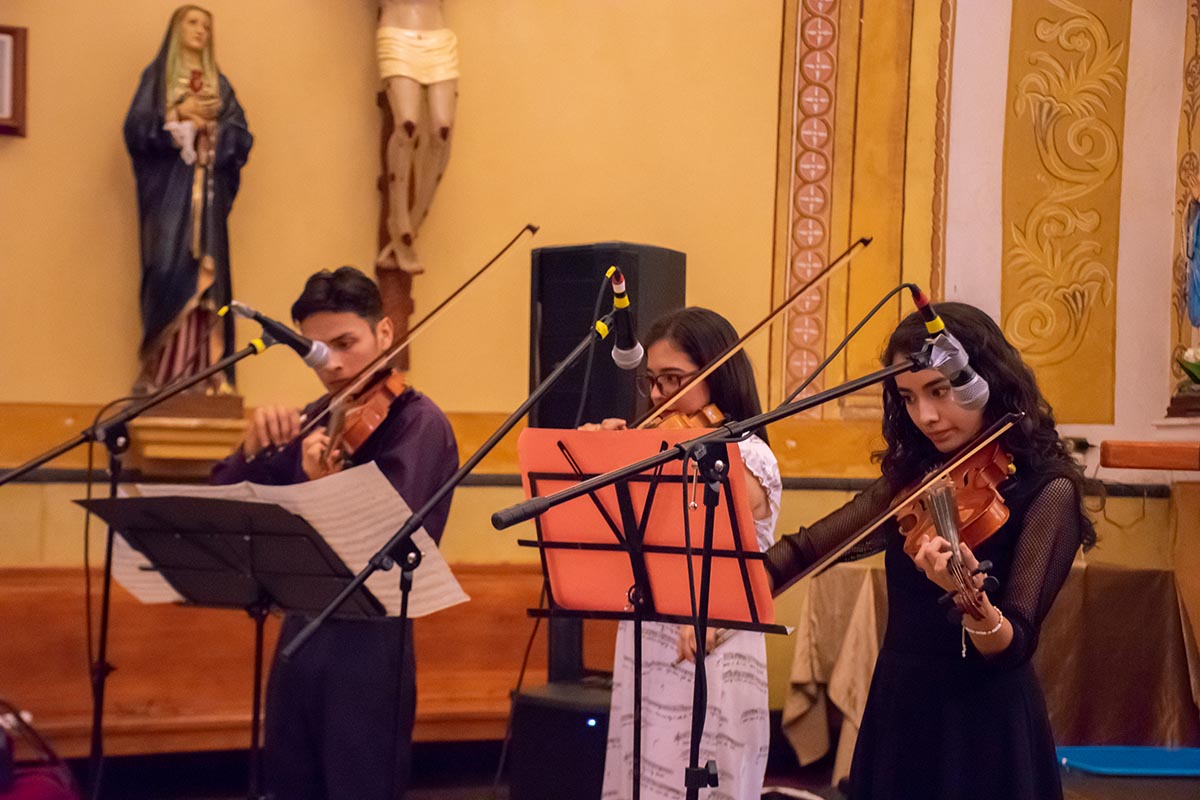 6 / 10 - El talento del Ensamble Clásico Anáhuac hace gala en la Iglesia de San José, la más