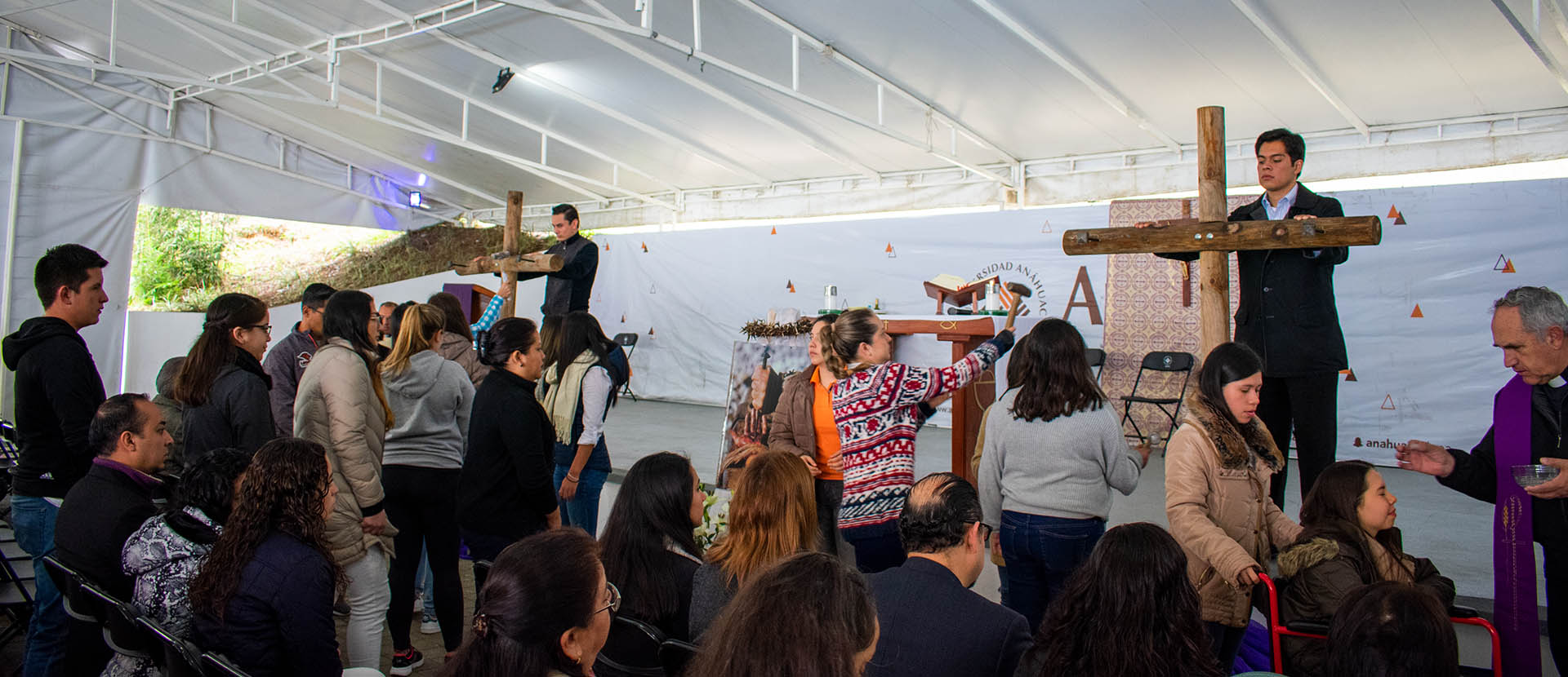 Los Clavos en la Cruz de Cristo, Testimonio de su Amor por Nosotros