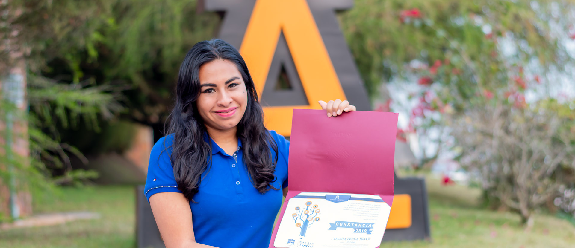 Alumna de Finanzas y Contaduría es nombrada Enlace Universitario Banxico