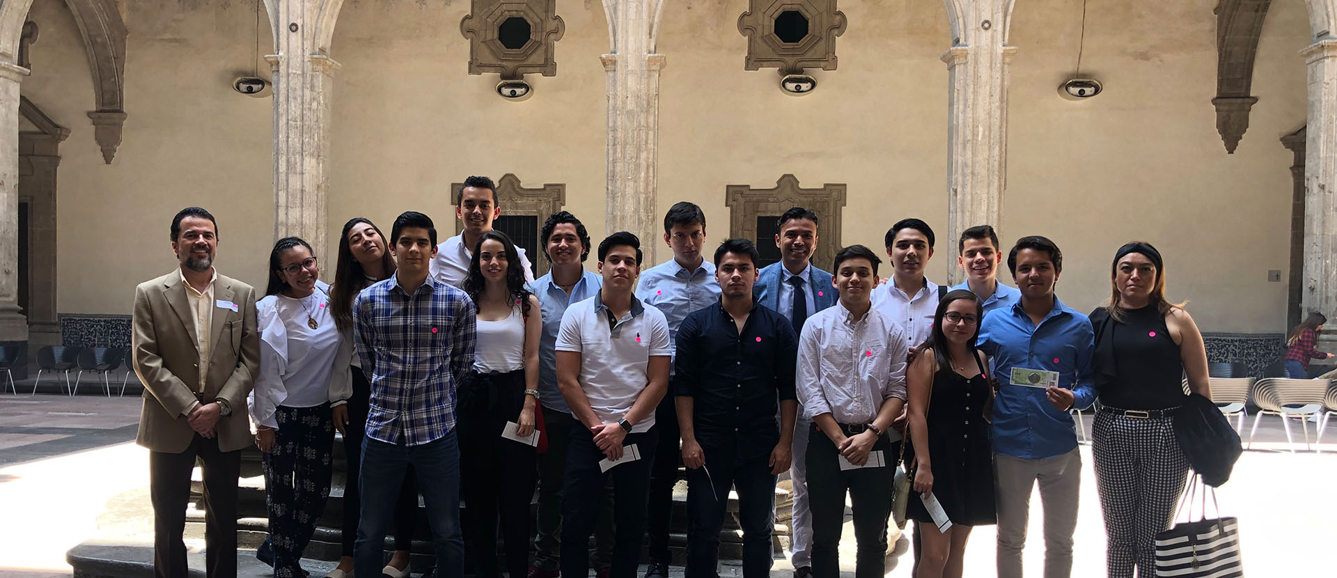 Alumnos de Finanzas realizan Viaje de Estudios a la Ciudad de México