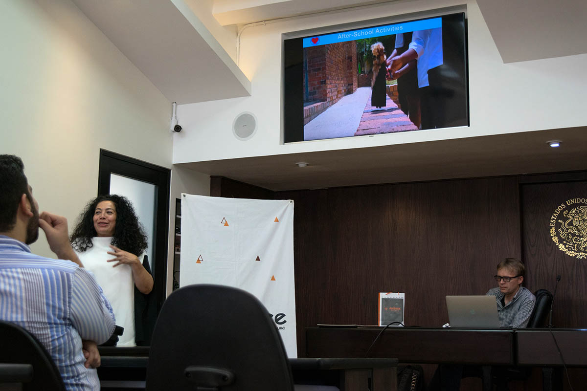 2 / 4 - Charla con los fundadores de Ubunto Mundo. 2 / 4 - Charla con los fundadores de Ubunto Mundo.