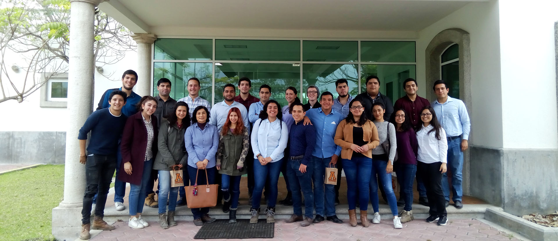 Alumnos de Administración visitan la Planta de Cementos Moctezuma