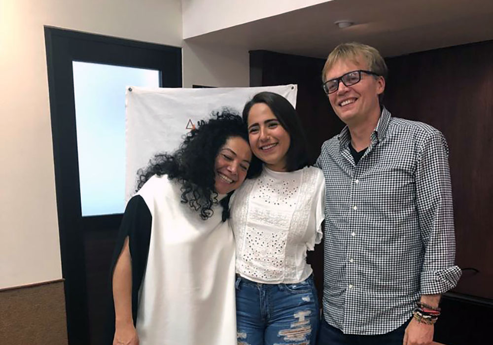 2 / 5 - Cecilya Bravo Oosterhout y Roland Oosterhout Bravo, fundadores de Ubuntu Mundo 2 / 5 - Cecilya Bravo Oosterhout y Roland Oosterhout Bravo, fundadores de Ubuntu Mundo