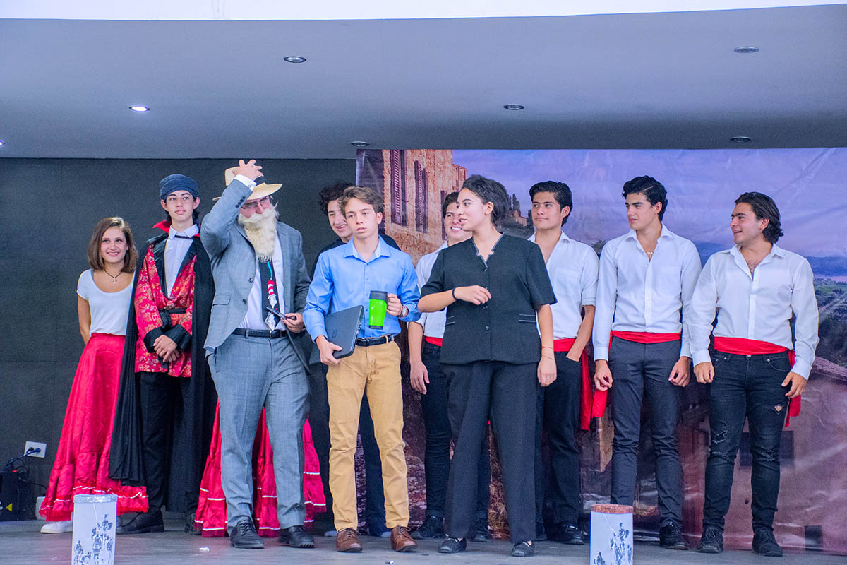 11 / 14 - Obra de Teatro: El Ingenioso Hidalgo Don Quijote de la Mancha