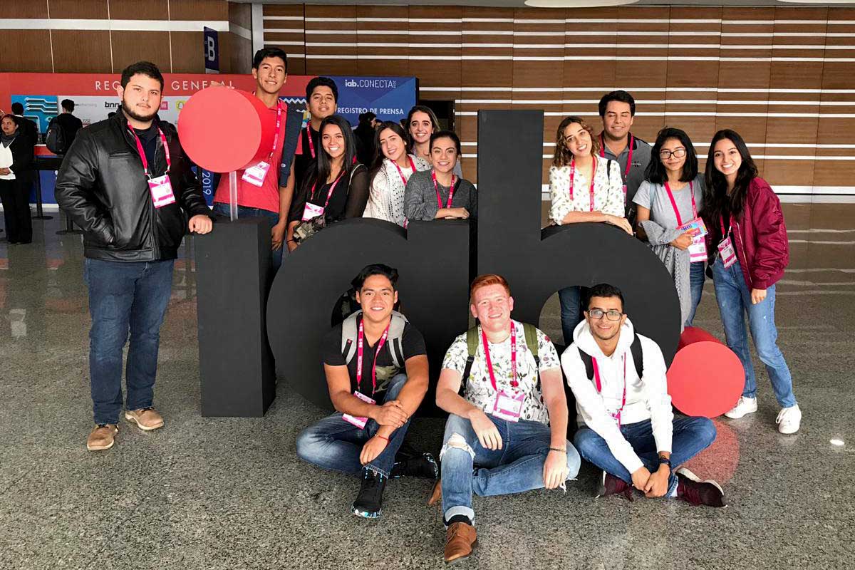 1 / 3 - Alumnos de Mercadotecnia asisten a IAB Conecta en Santa Fe, CDMX 1 / 3 - Alumnos de Mercadotecnia asisten a IAB Conecta en Santa Fe, CDMX