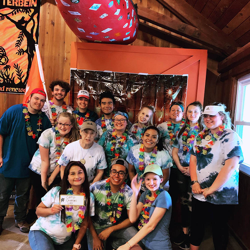 1 / 3 - Alumno de Diseño Gráfico participa en el Programa de Campamentos de Verano 1 / 3 - Alumno de Diseño Gráfico participa en el Programa de Campamentos de Verano