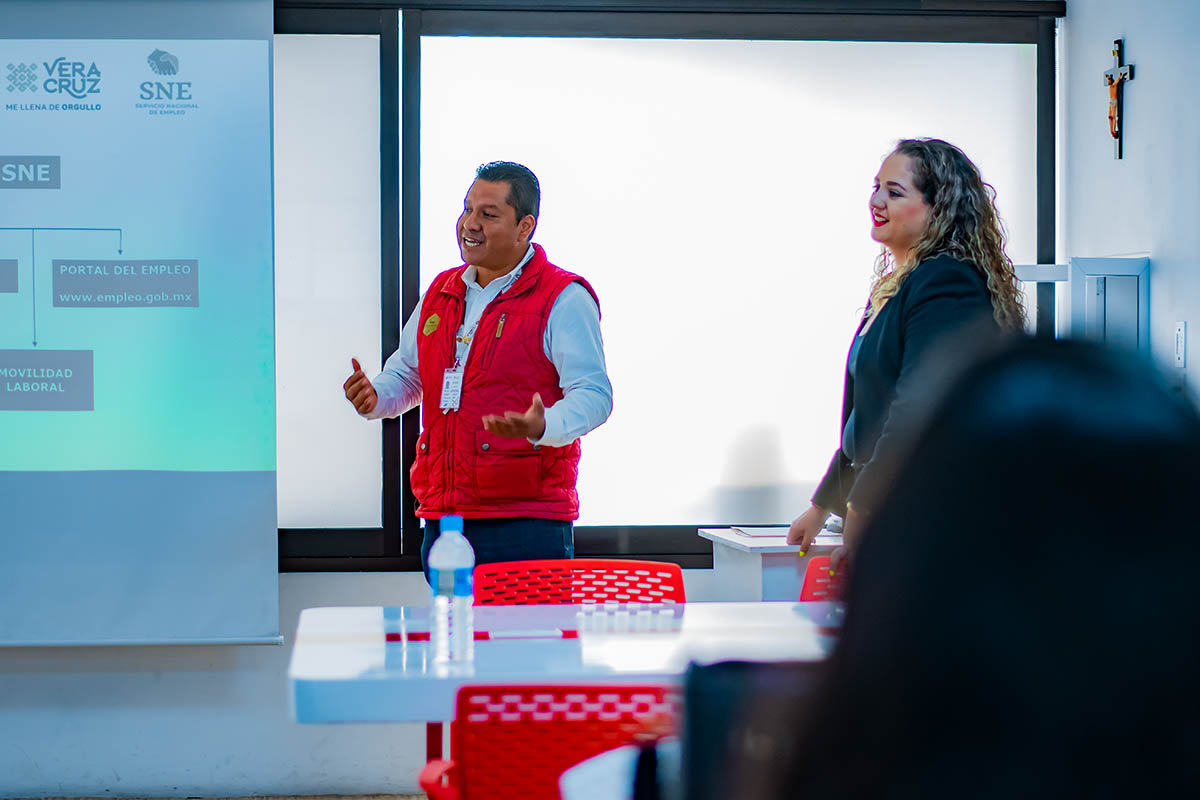 6 / 7 - Egresados Anáhuac Xalapa y Empresas Buscadoras de Talento Convergen en la IV Edición de