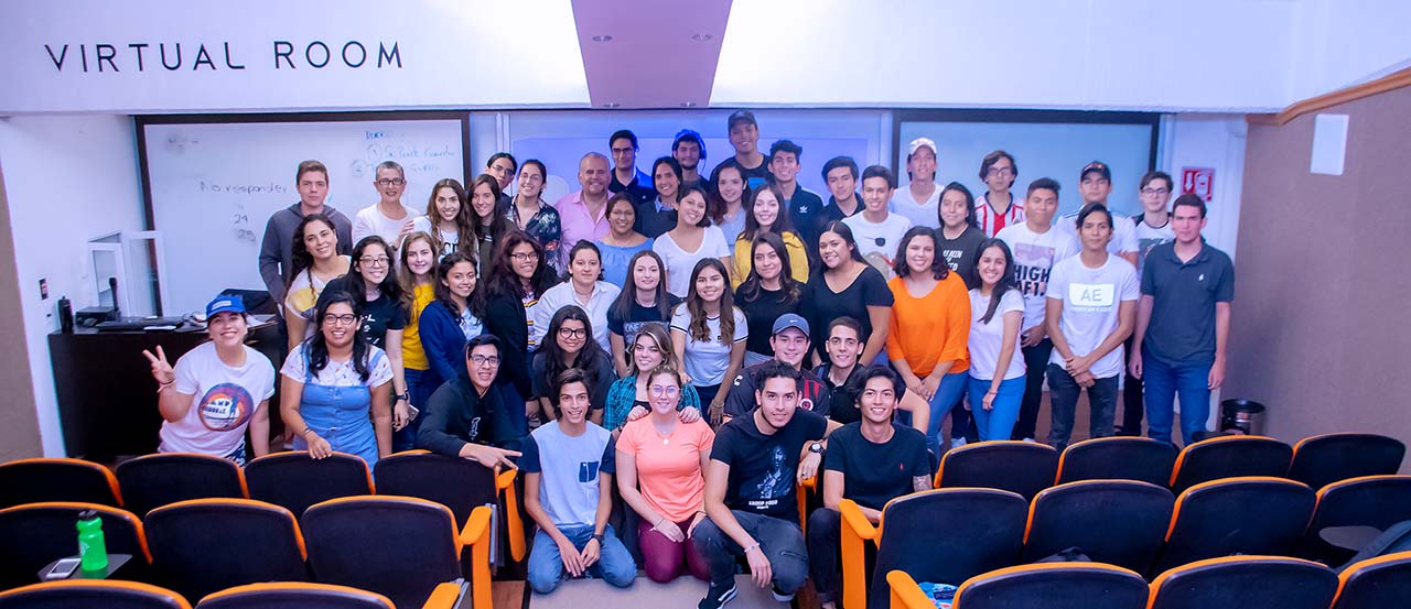 La Escuela de Comunicación y Dirección de Empresas de Entretenimiento inicia la Serie «Plática