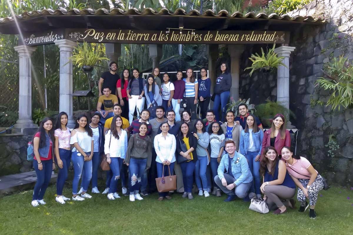 1 / 4 - Alumnos realizan Visita Empresarial a Mole Xiqueño 1 / 4 - Alumnos realizan Visita Empresarial a Mole Xiqueño