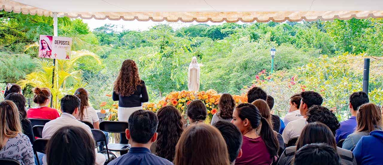 GAUDIUM y FESAL Organizan el Primer Rosario Universitario